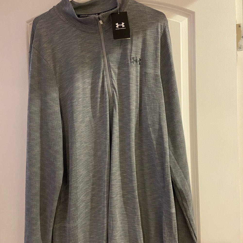 Men’s Under armour gray shirt NWT